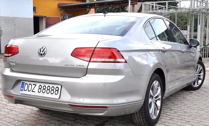 Volkswagen Passat cena 74500 przebieg: 110000, rok produkcji 2016 z Bielawa małe 154